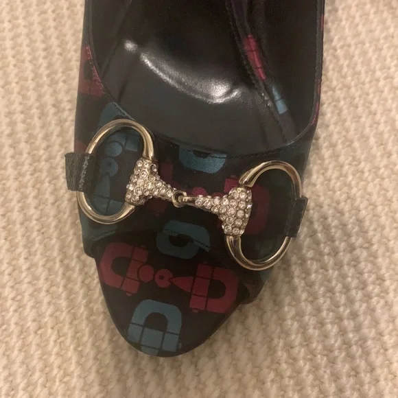 Gucci Satin Horse Bit Peep Toe Size 7.5, but closer to a size 7 - Picture 4 of 7
